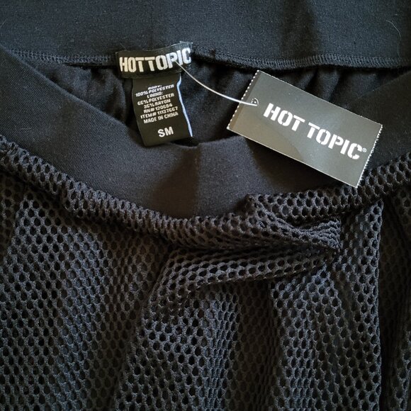 *NEW* HOT TOPIC Black Fishnet Overlay Skirt Size Small - Picture 4 of 4